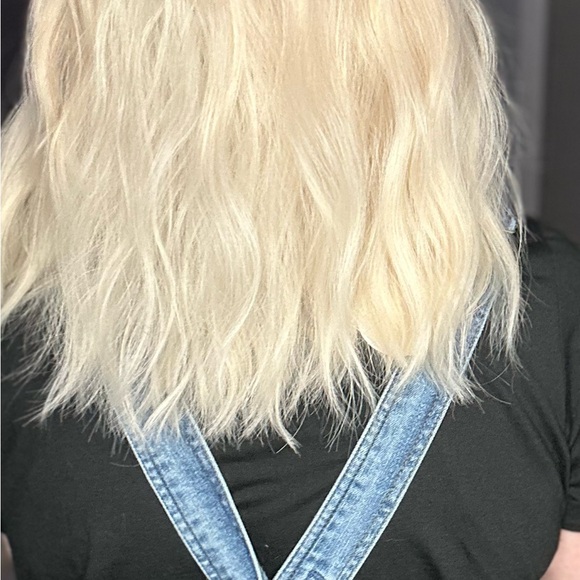 ANNIE - Picture 6 of 6